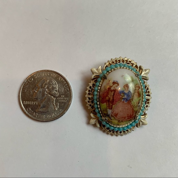 Fragonard Brooch by Florenza Romantic Couple Victorian Gold Tone Limoges Style - Picture 3 of 6